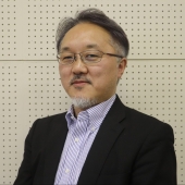 一戸信哉(新潟市在住 敬和学園大学人文学部国際文化学科教授)